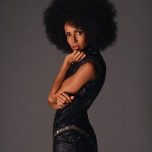 Sonia Rolland Instagram - Archive 🪐

Merci pour ce souvenir @marioepanya 

🎶 “Binz” Solange

#Throwback #Photo #Modeling #Archive #backintheday #portrait #Afro #Afrohair
