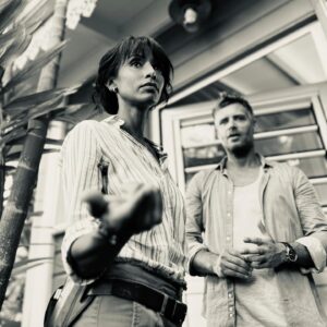 Sonia Rolland Instagram - Sur notre petit nuage martiniquais… ☀️🌴

Merci encore d’avoir été au rendez-vous de @tropiquescriminelsofficiel hier soir! 

Épisodes 5/6/7/8 réalisés par @pascale_guerre ✨

📌 Replay sur la plateforme France.Tv 

📸 @etiennemuller05 

#TropiquesCriminels saison5 #SaisonInedite @federationstudios @france2 @france.tv