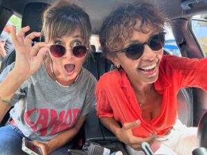 Sonia Rolland Instagram - Mais?! 🙏🏽🥹❤️

@tropiquescriminelsofficiel encore leader ce vendredi! 
Vous nous faites passer de bons week-ends!! 
Merci pour votre fidélité! 🌹

📌 En replay sur France.Tv 

#TropiquesCriminels #Serie #Madinina #France2 @federationstudios @france.tv @france2_presse
