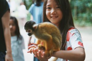 Sonia Sui Instagram - 小孩上學後，每年6-8月時間都盡可能留下給他們，儘管如此還是感到時間太快。去年避暑照片仍沒來得及分享完，暑假又到，且不過一年新泳衣又太合孩子身，明年得換了。
成長肯定是轉瞬間，開心多還是惆悵多，真答不上來。
感謝石垣島，今年初夏回憶的承載任務很美好🩵

#我在石垣島的日子
#全職媽媽的時光
#ishigaki
#clubmed #clubmedkabira 
#summertime #familytime