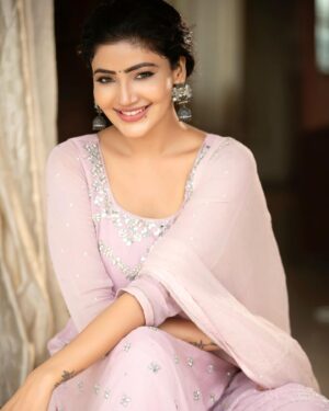 Soniya Bansal Instagram - Be the change that you wish to see in the.  Jewellery @aquamarine_jewellery
Styled by @shru_birla
Glam by @makeup_asfaque