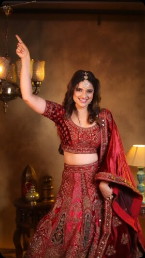 Soniya Suresh Instagram - Trying to catch up the trend #kaathumela

Wearing : @blush_rental_costume28 ♥️
H&M : @blush_bridal_studio28 😘
Jewel : @blush_bridal_jwellery28 
VC : @a_vimal_photography 
.
.
#photo#photoshoot#trending#trendingreels#reelitfeelit#bridal#bride#southindia#tamil#shoot#reelsinsta#makeupshoot#photography#picture#moments#photoeveryday#tamilreels#new