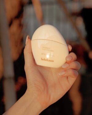 Sonya Pandarmawan Instagram - What a fun sunset session with @sulwhasoo.indonesia 
So excited for the new UV Daily Fluid Sunscreen SPF 50  
It’s an outdoor sun care product that adheres lightly
and finishes matte without any residue. And of course it is perfect for outdoor activities. Also, it’s already water resistant against water, sweat and heat effortlessly.