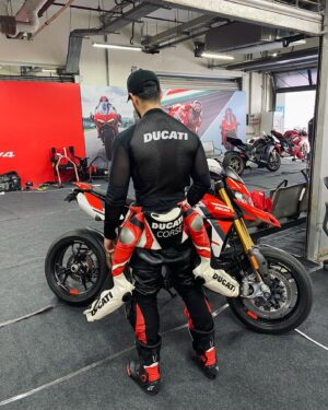 Sooraj Pancholi Instagram - Two wheels moving the soul🔥💯 @ducatidelhi @ducati @ducati_india @isbkracing #ducativ4s #ducati #superbike #trackday #circut #ducatipanigale #laptime #ridesafe #burnout @buddh.international.circuit