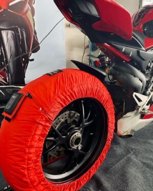 Sooraj Pancholi Instagram - Two wheels moving the soul🔥💯 @ducatidelhi @ducati @ducati_india @isbkracing #ducativ4s #ducati #superbike #trackday #circut #ducatipanigale #laptime #ridesafe #burnout @buddh.international.circuit