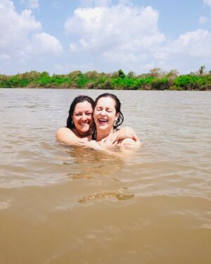 Sophia Abrahão Instagram - não quero mais ir embora 🥲☀️❤️ 
que dia especial: passeio de barco pelo rio, mergulho pra renovar as energias, e pra fechar o dia com chave de ouro, pôr do sol com a revoada dos guarás (uma das coisas mais encantadoras que eu já vi na vida)! tô apaixonada por esse lugar :)
