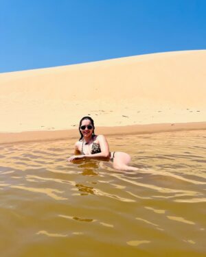 Sophia Abrahão Instagram - não quero mais ir embora 🥲☀️❤️ 
que dia especial: passeio de barco pelo rio, mergulho pra renovar as energias, e pra fechar o dia com chave de ouro, pôr do sol com a revoada dos guarás (uma das coisas mais encantadoras que eu já vi na vida)! tô apaixonada por esse lugar :)
