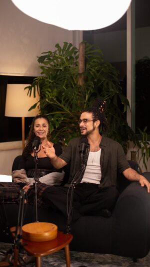 Sophia Abrahão Instagram - Arlete e Wilbert chegam amanhã no nosso segundo episódio especial de #Impuros 💜🎙️

Dois desses personagens principais tem muito o que contar sobre essa quinta temporada que estreia dia 24 de Julho no @disneyplus ✨

Vem que tá imperdível 😀

#avisachegando #videocast #sophiaabrahao #marianamolina #impuros #disneyplus • Publicidade