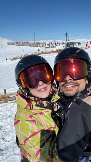 Sophia Abrahão Instagram - Mais uma juntos ❤️❄️⛷️ 
A convite da @fulltourchile :) #Chile #ValleNevado