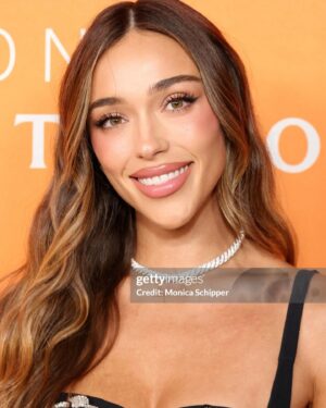 Sophia Culpo Instagram - To my younger self… you are worthy. Thank you for having me @variety 🫶🏼