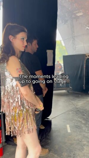 Sophie Ellis-Bextor Instagram - Coming out on stage for @brightonprideofficial 🌈 Such a beautiful crowd!! 😍 Xx