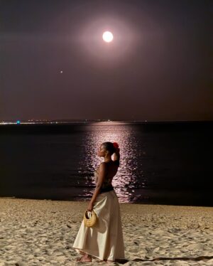 Soraia Tavares Instagram - Date night 🌙🌹 

#luacheia #capricciosa #cascais #fullmoon