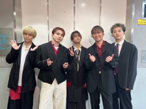 Sota Hanamura Instagram - 音楽の日
無事終了しました！！
ダンスバトル、HOPEバンドも本当に楽しかったです。
オープニングダンサーに選んでいただいた時は、
不安でいっぱいでしたが、Da-iCEを背負う気持ちで全身全霊で挑ませて頂きました！
また新しい一歩を踏み出せました。
そしてhopeバンドでは幸せいっぱいな気持ちで歌わせていただきました。
またいつか出させて頂けますよう精進してまいります。
ありがとうございました。