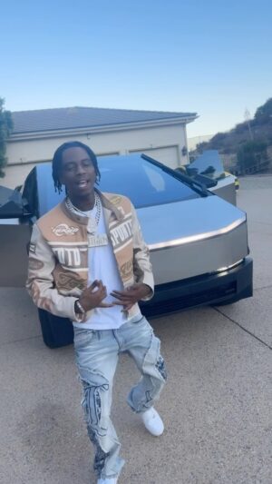 Soulja Boy Instagram - It’s my birthday!!!! Which color should I go? Album out now!
