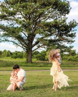 Spencer Locke Instagram - Our mini mes 💙💛💙💛
@nicoleschaafphoto is magical. Summer of 24