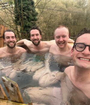 Splinter Chabot Instagram - 💖📚🎉💖 Samen met de familie bijkomen van de #boekenweek aka hottub, zwemmen, vuur maken, sauna, wandelen, stadjes bezoeken en spelletjes spelen 🤩🤩🤩