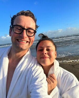 Splinter Chabot Instagram - 💖🍾✨Verlate onsamenhangende fotodump! 💖 Laatste dagen van het oude jaar afsluiten en eerste dagen van het nieuwe jaar beginnen in deze fijne bubbel 💖 

1: ik wil papa worden 😉🙃
2: Coco wil wandelen 💖 
3: Blijven zelf ook kinderen, hè @caatjebbb 💖
4: Weerwolven op oudejaarsavond 
5: vuurwerk 🎆 
6: Oud&Nieuw Groeppa 💖
7: Met baby Scout 🤩
8: Ontbijtsessies
9: nog meer wandelen
10: Nieuwjaarsduik 😱💦