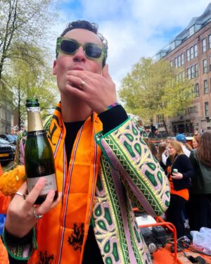 Splinter Chabot Instagram - 🧡👑🧡 KONINGSDAG - varen op de grachten, oranje croissantjes en heeeeel veel champie 👑🧡👑