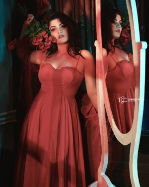 Srabanti Chatterjee Instagram - I took a deep breath and listened to the old brag of my heart. I am, I am, I am .

 Sylvia Plath
@navinmakeupartist
