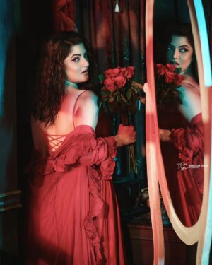 Srabanti Chatterjee Instagram - I took a deep breath and listened to the old brag of my heart. I am, I am, I am .

 Sylvia Plath
@navinmakeupartist