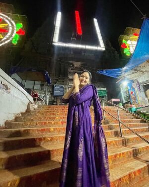 Sreemukhi Instagram - Edukondala vaada 
Venkata Ramana 
Govinda Govinda 🙏🏻🧿✨🥹
Modati sari metlu ekkamu! 🥹

#tirupati #tirumala #firsttimeever #sreemukhi