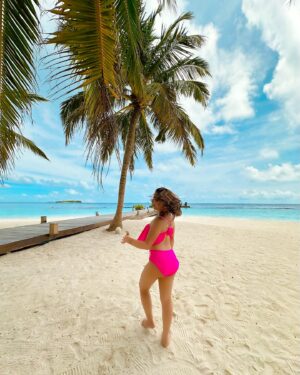 Srishty Rode Instagram - Soaking up the sun, and living my best beach life 🩷
Fun in the sun never looked this good! 🌴☀️ @coco_resorts 
.
@pickyourtrail 
#COCOMOMENTS #COCOCOLLECTIONMALDIVES #COCOHIDENGEM
#COCOECORETREATS #MALDIVESSTYLEBYCOCO