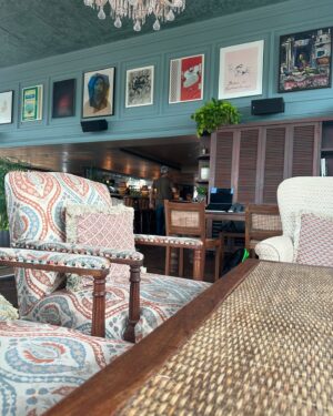Sriya Reddy Instagram - Something about an empty chair ….. ! 📸 @hazilmjalal