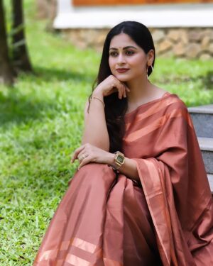 Sruthi Lakshmi Instagram - 🤎🤎🤎🤎🤎🤎🤎🤎🤎🤎🤎

Wearing Amma's 32 years old saree gifted by Pappa🤎🤎

📸@avin_anto 

@amaanaplantationresort 

#sareelover #malayalamactress #love