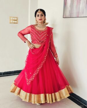 Sruthi Lakshmi Instagram - ലാലേട്ടൻ ❤️❤️❤️❤️❤️❤️ @mohanlal

Bigg Boss season 6 grand finale ❤️❤️❤️ 
 @asianet❤️❤️
 
#mohanlal #biggboss #dance #artist