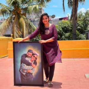 Sruthi Shanmuga Priya Instagram - For every moment you lose a little hope, the guardian angel whispers “Don’t worry, I’m here with you”. Just like the image in the frame, you hold me tight everytime @arvind__shekar . This picture is so special to me 😘

Received this beautiful digital frame when I was strongly looking for a sign. Thank you so much @tamilankadaii for being so kind. This is the second frame they’re sending me. First one was a frame that had ARAVIND’s voice in a QR code in it  and this one goes straight to our living room. Thank you for such a beautiful memory. It’ll be cherished forever.