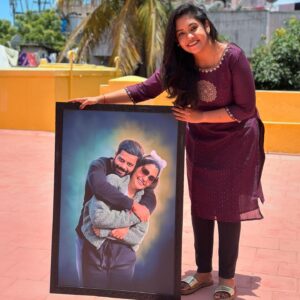 Sruthi Shanmuga Priya Instagram - For every moment you lose a little hope, the guardian angel whispers “Don’t worry, I’m here with you”. Just like the image in the frame, you hold me tight everytime @arvind__shekar . This picture is so special to me 😘

Received this beautiful digital frame when I was strongly looking for a sign. Thank you so much @tamilankadaii for being so kind. This is the second frame they’re sending me. First one was a frame that had ARAVIND’s voice in a QR code in it  and this one goes straight to our living room. Thank you for such a beautiful memory. It’ll be cherished forever.