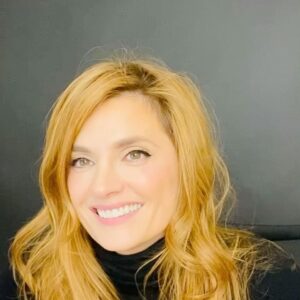 Stana Katic Instagram - And so it is!!! August 12-Sept 9!! Here we go, party people.
I’ll see you all on the #AFitterFunnerMe train. #AllAboard