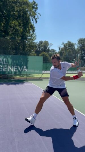 Stanislas Wawrinka Instagram - Another day another good session 🪫🙏🏻🎾💪🏻🥵⏳💛
#hardwork #practice #passion #trusttheprocess #smile 
PS comment what you wanna see from practice