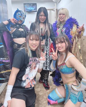 Starlight Kid Instagram - 遂にメンバー揃ったよーーーっ❤️‍🔥
完全お披露目は北海道で😘

#SLK
#スターライトキッド
#AZM
#鈴季すず
#星来芽依
#天咲光由
#スターダム
#STARDOM
#女子プロレス