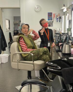 Stefania LaVie Owen Instagram - Mitzi’s magic 🪄❤️ many hours were spent in the hair and make up chair (aka the therapy chair) @mitzi_doney my hair and makeup artist 🧑🏻‍🎨🫡🙌 the hysterical laughter from sleep deprivation, the tears, the deep chats and singalongs kept me going. Love my Mitzi 🫶 @sweettoothnetflix