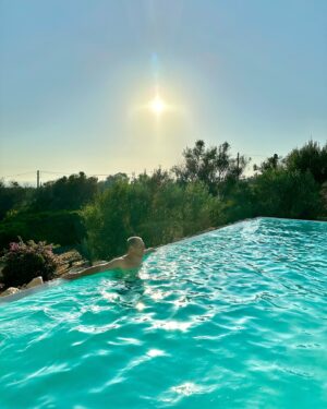 Stefano Accorsi Instagram - Vacanze di sole e di stelle

@emmavillastouroperator 
#suppliedby #emmavillas
