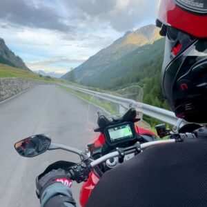 Stefano Accorsi Instagram - Ma la moto in montagna?!…

#inpartnershipwith @ducati 
#ducati #multistradav4rally
