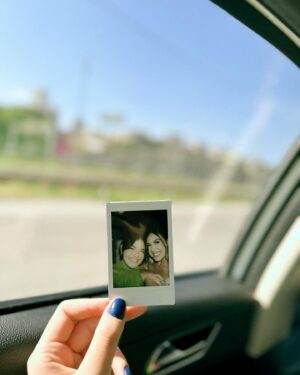 Stefany Vaz Instagram - minha melhor amiga casou com o amor da vida dela e não poderia ter sido mais lindo. 💌✨

acompanhar todo o processo foi incrível; pude ver a bondade de Deus em cada detalhe, desde o começo da história de vocês até o vestido (hehehe).

contem comigo, amo vocês!

Gênesis 2:24 🤍