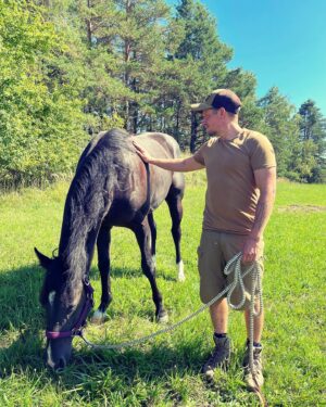 Štěpán Benoni Instagram - Vítej kamaráde. #sten 💪🤠 #newfamilymember 🐎 #quarterhorse