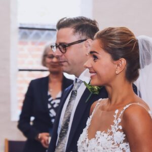 Stephania Potalivo Instagram - Idag er det 6 år siden jeg giftede mig med verdens sødeste og mest tålmodige Petter ❤️ 
Som de spørger hinanden om i Bachelorette: “Hvad er dit kærlighedssprog” ? - Og der kan jeg bare sige at mit kærlighedssprog er at DRILLE 😍
Så det siger jo lidt om hvor meget jeg elsker Petter ❤️