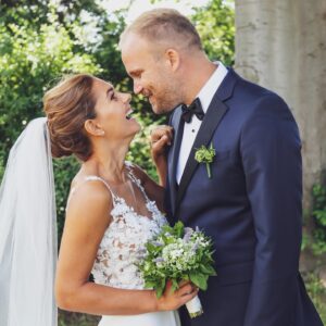 Stephania Potalivo Instagram - Idag er det 6 år siden jeg giftede mig med verdens sødeste og mest tålmodige Petter ❤️ 
Som de spørger hinanden om i Bachelorette: “Hvad er dit kærlighedssprog” ? - Og der kan jeg bare sige at mit kærlighedssprog er at DRILLE 😍
Så det siger jo lidt om hvor meget jeg elsker Petter ❤️
