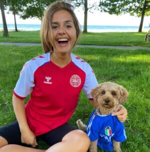 Stephania Potalivo Instagram - Bare hvis nogen var i tvivl om hvem vi holder med 🇩🇰🇮🇹⚽️❤️