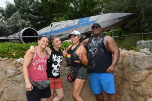 Stephanie Bell Instagram - Missed Disney Days with my family. @nixonnewell left early but that’s fam too ^.^ love them so much!
@qosbaszler 
@stuntgirlheidi 
@realkeithlee