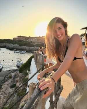 Stephanie Cayo Instagram - Dulce dulce verano por aquí 🍦🍉⛱️🐚🍒 💛