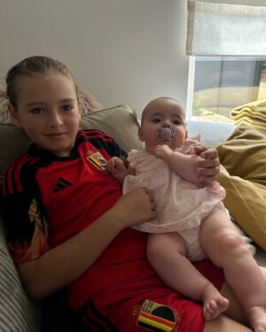 Stéphanie Clerbois Instagram - Recap de ma semaine 🌸

1- Mon fils d’amour en star 
2- Bref de base je voulais faire un match matchy 
3- En bombe bebe 😝
4- Vivez, aimez, croyez, rêvez 
5- Mes deux petits montres au repos 
6- Girl moments 
7- Mini day :  my new car 
8- Lyam et Aria 🤍
9- Une glace = un sourire
