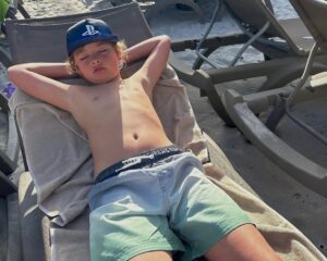Stéphanie Clerbois Instagram - J’ai pris un peu de temps pour les enfants et moi ce week-end, j’en ai profité pour imprimer nos photos de vacances et par la même occasion j’en profite pour en partager quelques unes avec vous.🤍

C’était vraiment un séjour incroyable. 

@thelandoflegends