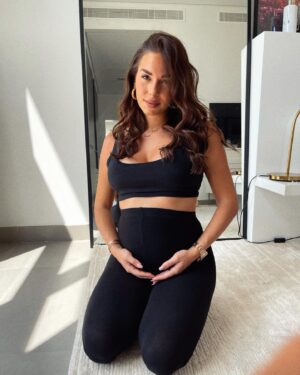 Stéphanie Durant Instagram - Mom to be 🙈🤰💙 #17sa