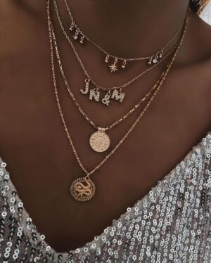 Stéphanie Durant Instagram - CONCOURS @aparanjan_paris  TERMINÉ ✖️♥️ À l’occasion de l’anniversaire des 5 ans de la marque @aparanjan_paris , nous vous proposons de gagner 5 bons d’achats de 150€ donc 5 gagnant(e)s 😍
Pour participer : 
- suivre @aparanjan_paris & @stephaniedurant 
- Tagues 3 amis ♥️
Le concours se termine dimanche ✨
Et pour ceux qui le souhaitent , vous avez -20% avec VIP20 sur tout le site 💛#collaboration