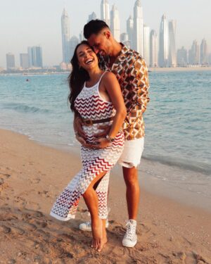 Stéphanie Durant Instagram - BABY SOGGIU is coming 🤰♥️ Après plus de 4 ans après notre rencontre, la découverte du monde à deux, notre mariage en 2020, nous sommes heureux de vous annoncer que nous serons bientôt 3 en 2021 🥺Et je n’aurais jamais pu rêver mieux en tant que père de notre futur enfant ♥️ @theosoggiu Je t’aime & j’ai hâte de commencer notre nouvelle vie ensemble ✨