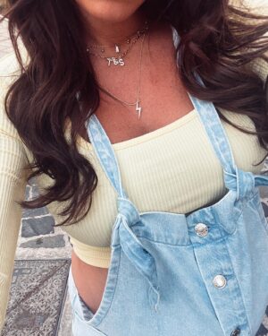 Stéphanie Durant Instagram - Mom to be 💕

Nouveaux bijoux @aparanjan_paris ✨ Une marque de bijoux que j’affectionne depuis des années, vous le savez 🙏🏽Vous avez des bijoux personnalisables également : -20% avec VIP20 🖤